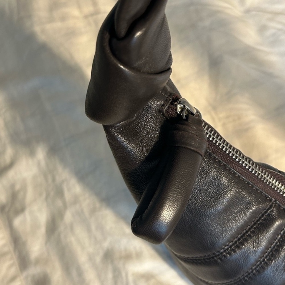 Lemaire Stylish Black Leather Sling Bag - Picture 4 of 6